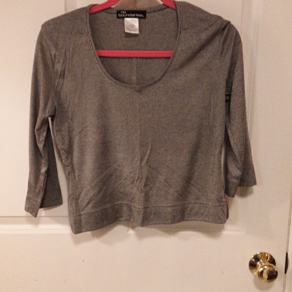 No boundaries top